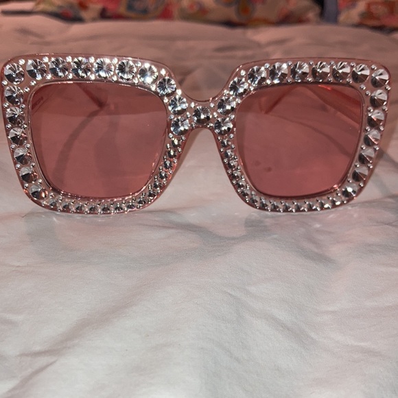 4 Bundle Sunglasses 🕶 - Picture 4 of 9